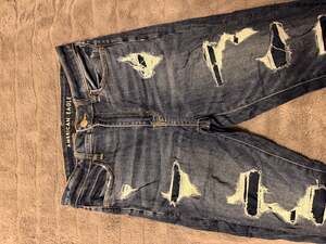 American Eagle High-Waisted Distressed Skinny Jeans Size 6 Short